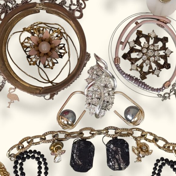 025 - Vintage To Now Jewelry Lot - Sparkle Statement - Picture 6 of 7